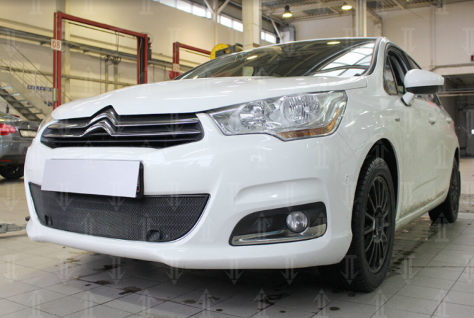 Защита радиатора "Standart" Citroen C4 (2010-2015) под парктроник, чёрная купить недорого с доставкой в Рыбинск