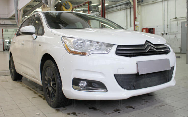Защита радиатора "Standart" Citroen C4 (2010-2015) под парктроник, чёрная купить недорого с доставкой в Рыбинск