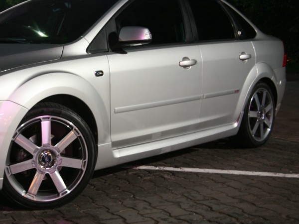 Накладки на пороги "ST" для Ford Focus 2 (5D)(2004-2011) купить недорого с доставкой в Рыбинск