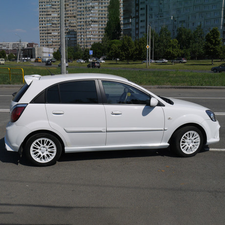 Накладки на пороги для KIA Rio JB (2006-2011) купить недорого с доставкой в Рыбинск